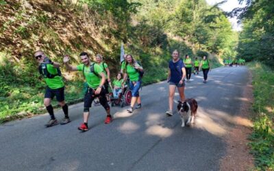Dobrovolníci pomohli vozíčkářům na Lysou horu